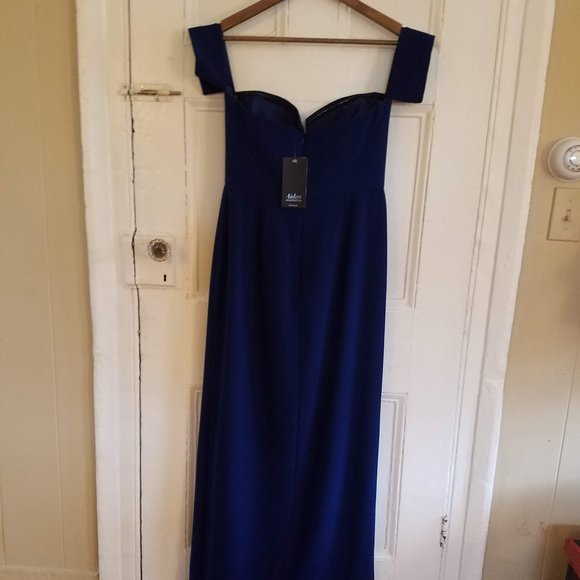 Aidan Mattox Column Crepe Gown with Arm Cuffs - Picture 5 of 7